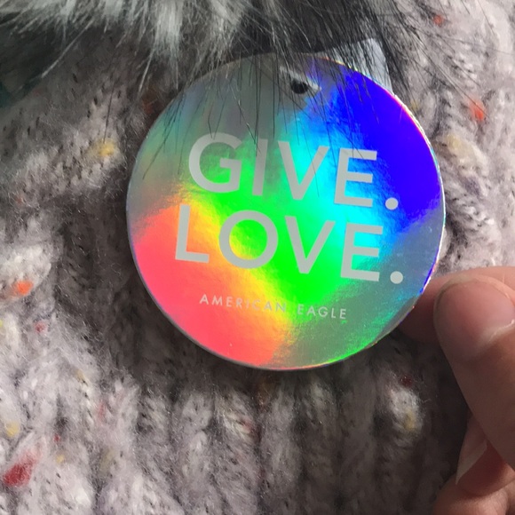 American Eagle winter hat with removable pompom - Picture 3 of 4